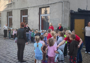 Dzieci podczas alarmu przeciwpożarowefo