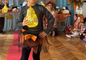 dziewczynka jako pani jesień