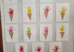 Praca plastyczna "Lody" - odciskanie farby na kartce papieru z narysowanym wafelkiem