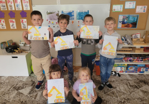 Obrazek koparki wyciętej przez dzieci