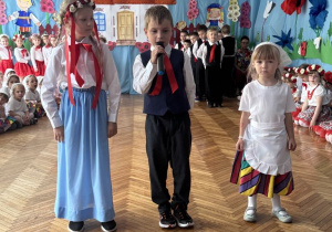 Chłopiec mówi o rzece Wiśle