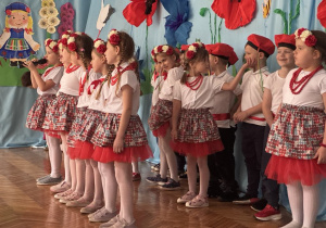 Szcześć dziewczynke krakowainek mówi wiersz