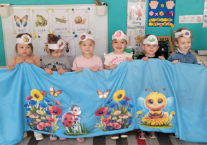 aktorzy na majowej łące