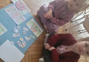 Dzieci z domkami zwierząt łąkowych