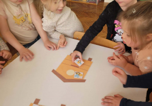 Pszczoły z figura geometryczną koła