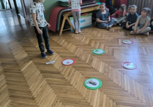 Chłopiec rozpoczyna trasę kodowania