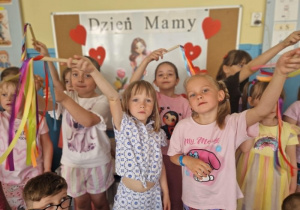 Dziewczynki z wstązkami