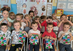 Chłopcy i dziewczynki z grupy trzeciej