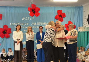 Dwie kobiety składają sobie życzenia