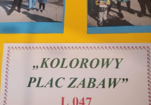 Rodzice zbierający głosy pod projektem ŁBO z ulotkami