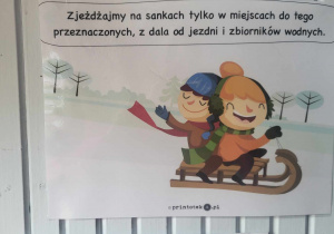 ilustracja przedstawiająca dzieci zjeżdżające na sankach