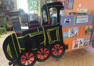 Bibliotekowa ciuchcia z nowymi pozycjami książkowymi
