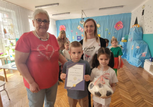 Przedszkole Miejskie nr 33 z nauczycielem i nagrodami