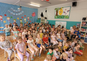 Dzieci słuchają dobrych rad Pani Lato