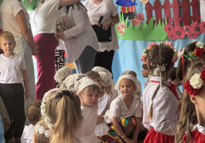 Uściski z rodzicami i nauczycielami