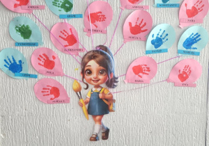 Balony z odciśniętymi dłońmi dzieci
