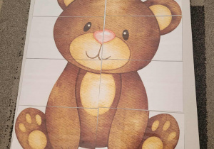 Ułożony miś z puzzli