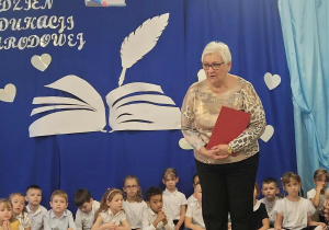 Pani dyrektor składa życzenia z okazji KEN