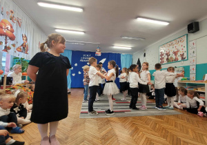 Dzieci tańczą tango