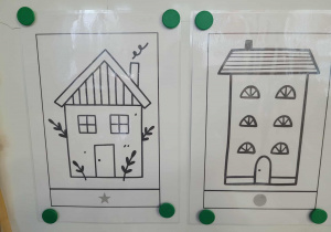 Domy z figurami gwiazdki oraz koła