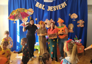 Przebrane panie nauczycielki