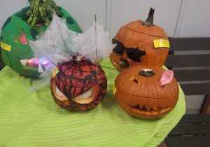 dynie bajkowe na stoliku