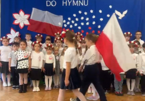 Wchodzący poczet sztandarowy