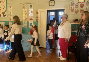 Poczet Sztandarowy wchodzi