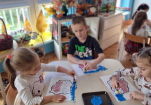 Dzieci malują niebo