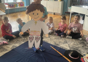 Chłopiec z sylwetą górala