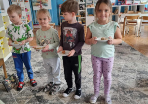 Dzieci z kawałkiem rogali