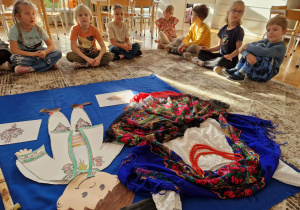 Pokaz ludowych strojow góralskich - damski