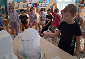 Wydobywanie się piany