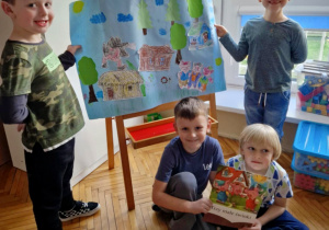 Chłopcy z ilustracją do bajki Trzy Świnki