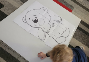 Ułożone puzzle z misiem