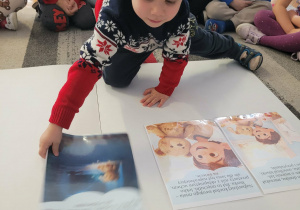 Chlopiec kaldzie obrazek nocy