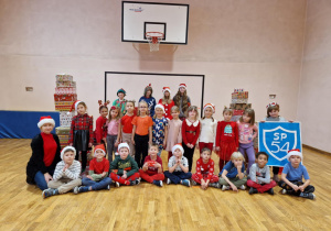 Dzieci na zdjęciu grupowym