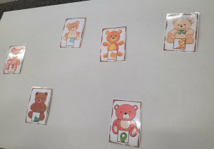 Ilustracje misi w szalikach