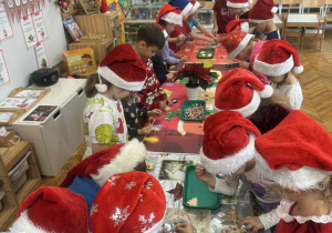 Dzieci Mikołaje na warsztatach
