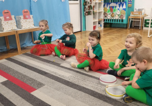 Dzieci z instrumentami