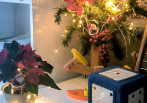 Gałązki świerkowe z lampkami