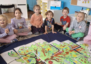 Ułożona choinka z puzzli