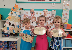 Dzieci z kolejnościa wykonywania pierników