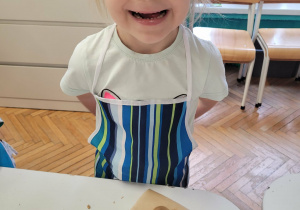 Dziewczynka z wykrojonymi piernikami