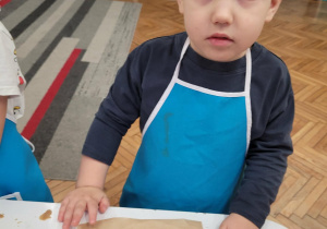 Chłopiec z piernikową gwiazdką