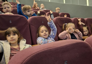 Dzieci odpowiadają na pytania