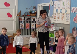 dzieci składają zyczenia