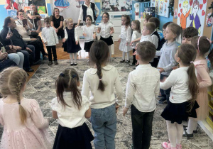 Dzieci mówią wiersz