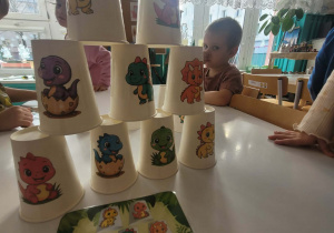 Kubeczki z dinozaurami