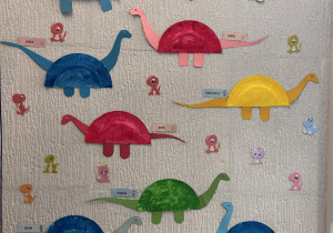 Praca plastyczna kolorowe dinozaury